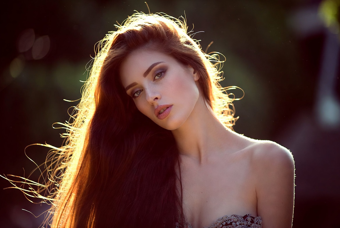 Frauen mit langen Haaren