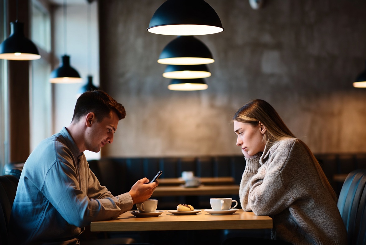 Was soll ich tun, wenn mein Partner mich betrügt?. https://slavic-girl.com/files/Image/pages/relationship_science/couple-jealocy3.jpeg