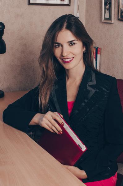 Voici Anna Medvedeva: responsable administrative et administratrice du site Slavic-Girl.com