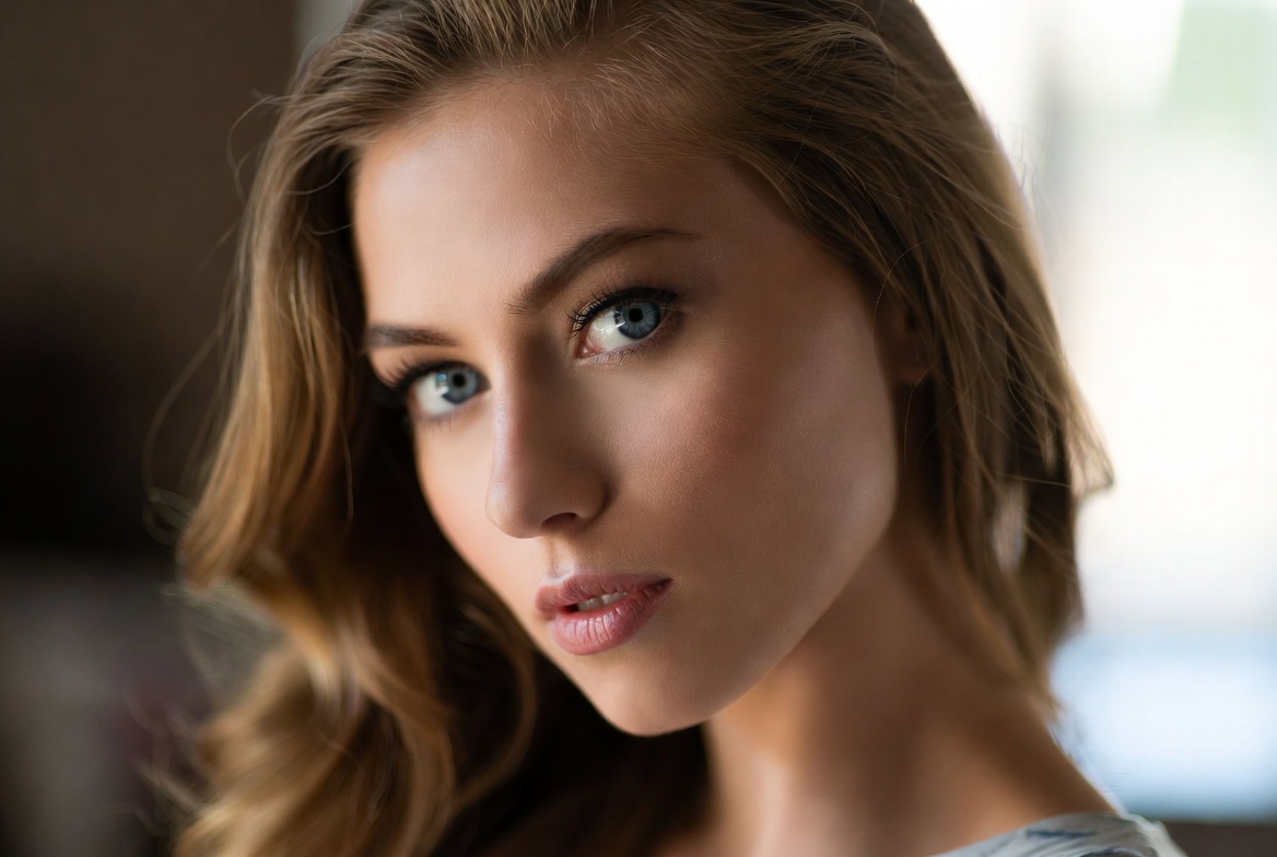 Polish Women Features & Appearance