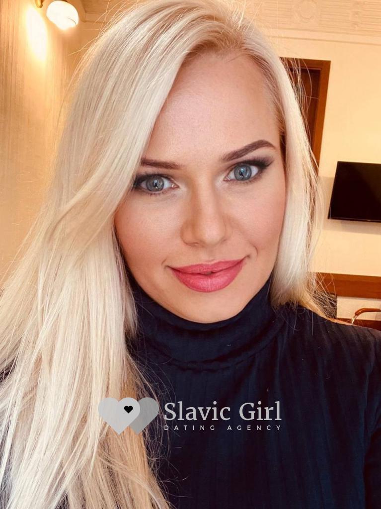 Dating Ukrainian Lady Hanna from Kyiv (Kiev) with Blonde hair 41yo