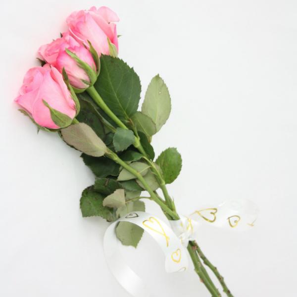 3 roses roses. images/pages/gift/3-pink-roses-H3G.jpg