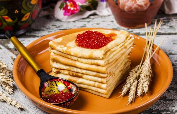 Semaine de Maslenitsa ou Pentecôte en Ukraine. maslenitsa-or-pancake-week-in-ukraine-Qk7.jpg